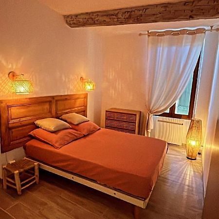 Appartement T2 Centre Village Cucuron Luaran gambar