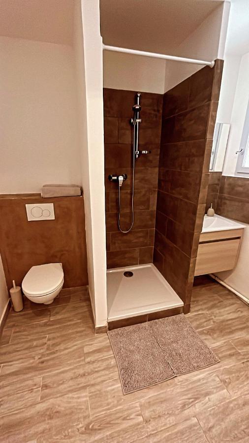 Appartement T2 Centre Village Cucuron Luaran gambar