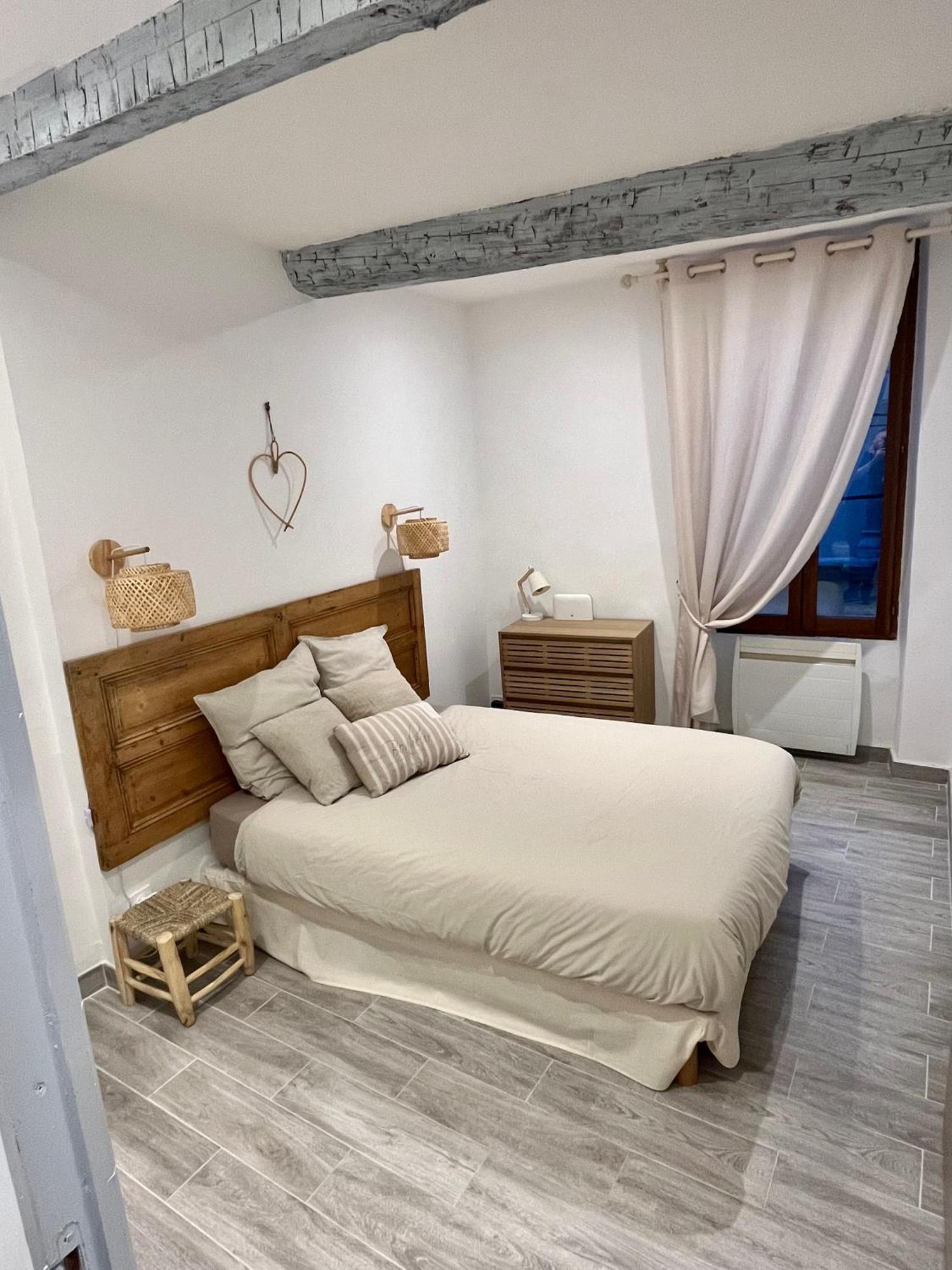 Appartement T2 Centre Village Cucuron Luaran gambar