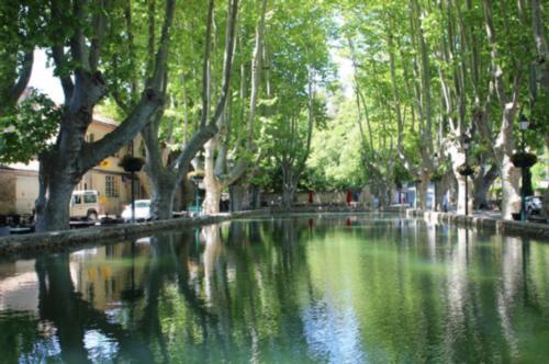 Appartement T2 Centre Village Cucuron Luaran gambar
